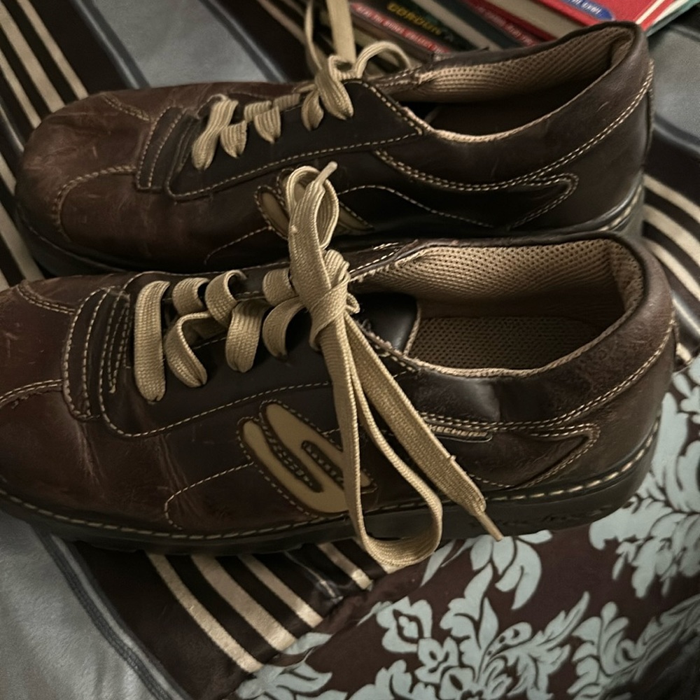 Leather Skechers upper balance